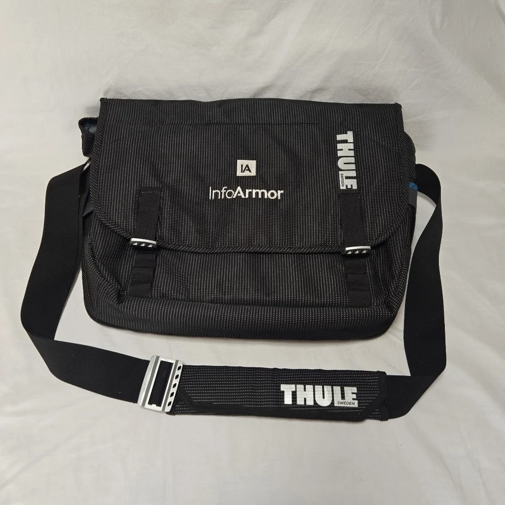 Thule Sweden Black Laptop Messenger Bag Multi-Pocket Organizer